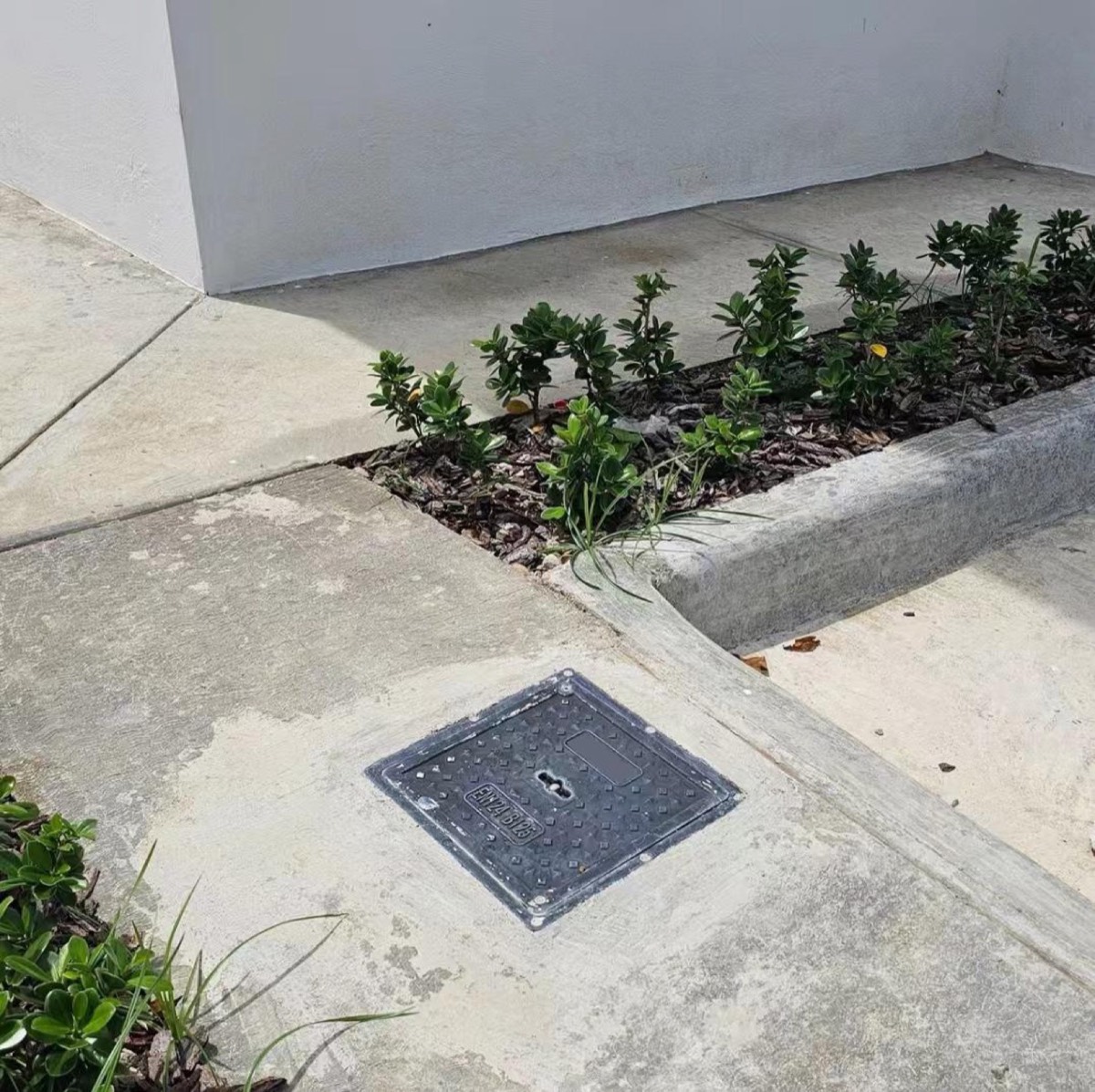 SMC square manhole cover photo